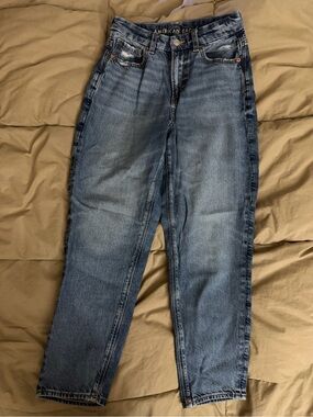 American Eagle Outfitters Light Blue Boyfriend Jeans